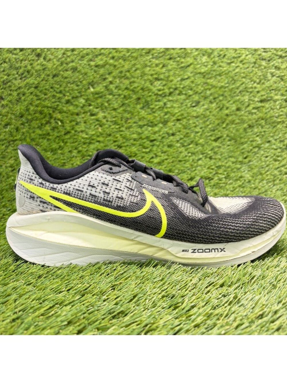 Nike Air Zoom Vomero 17 Mens Size 8.5 Black Gray Athletic Running Shoes Sneakers